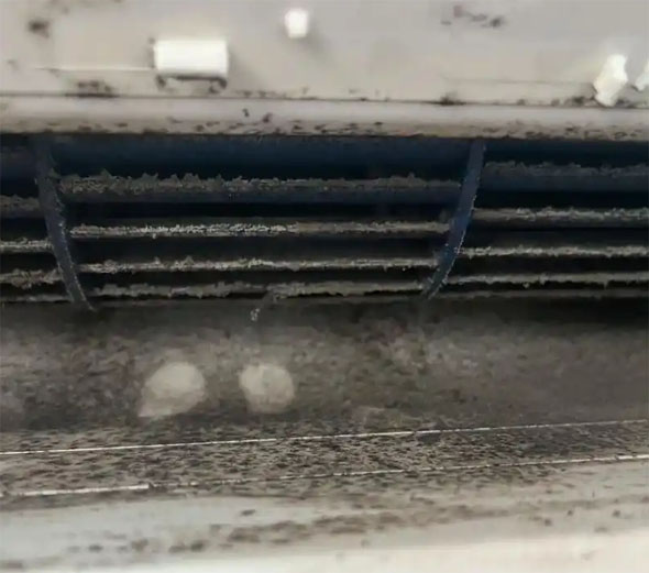 丰润空调吹的风有股烧焦味是怎么回事